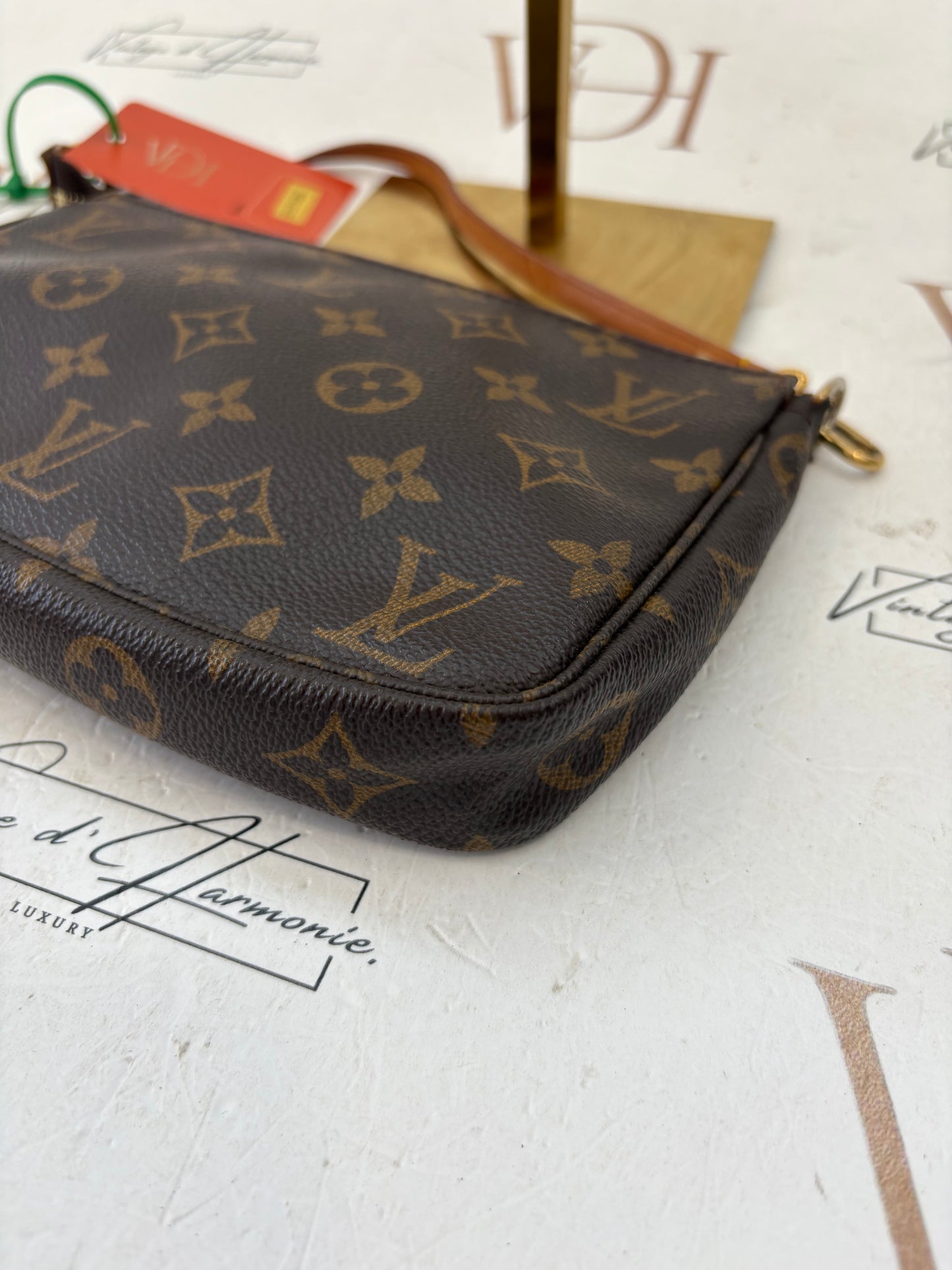 017194 - Louis Vuitton Pochette Accessoires