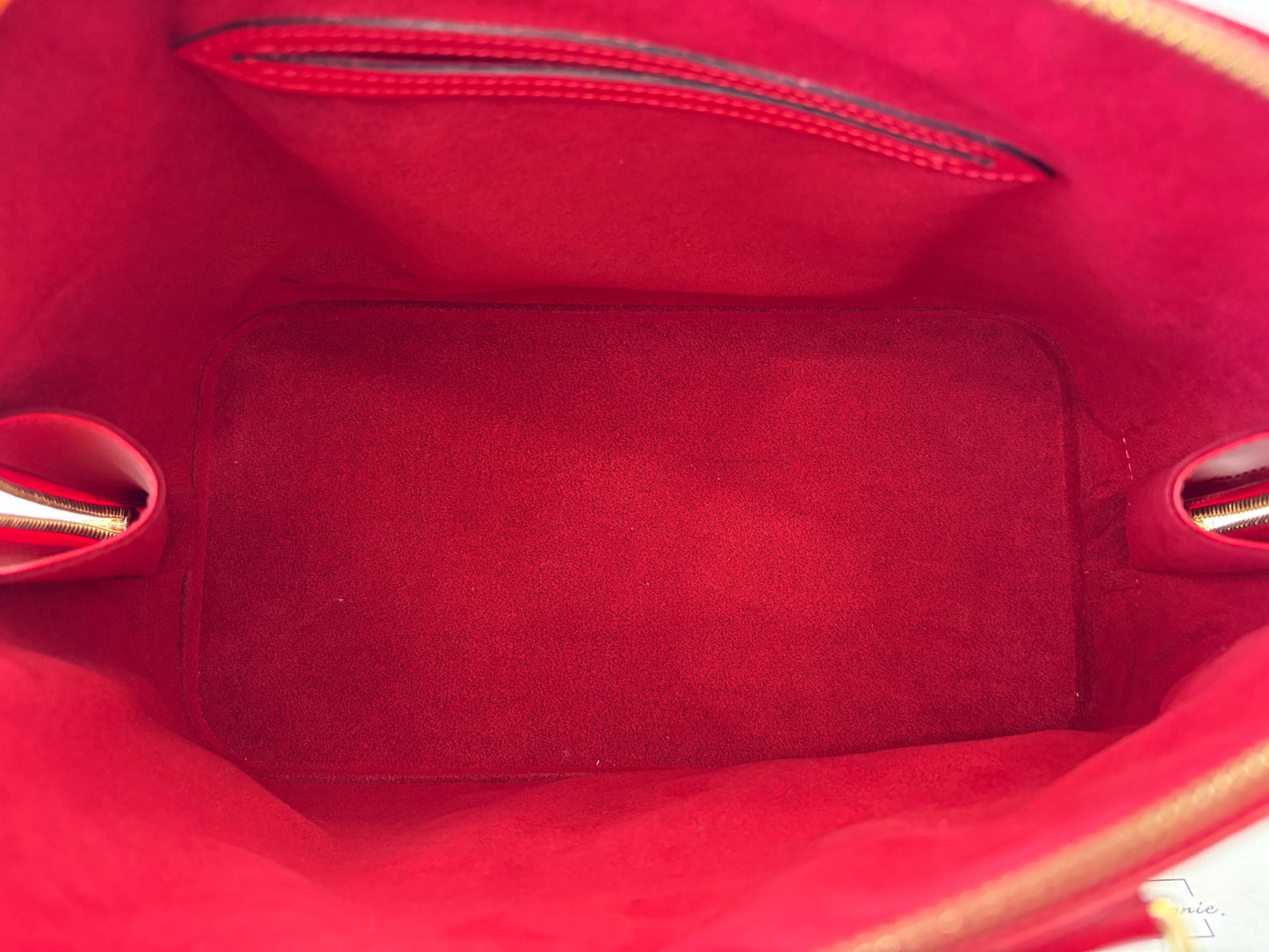018899 - Louis Vuitton Alma Red Epi