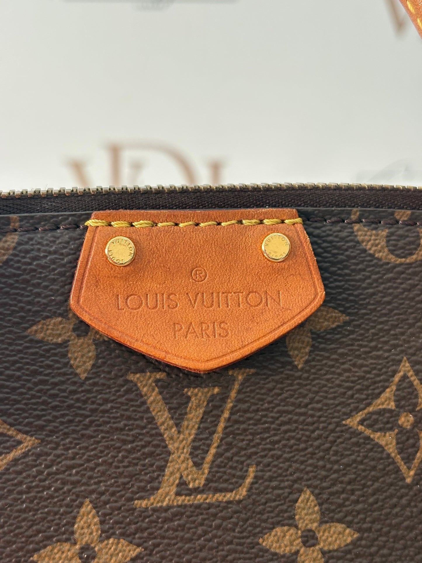 383821 - Louis Vuitton Turenne