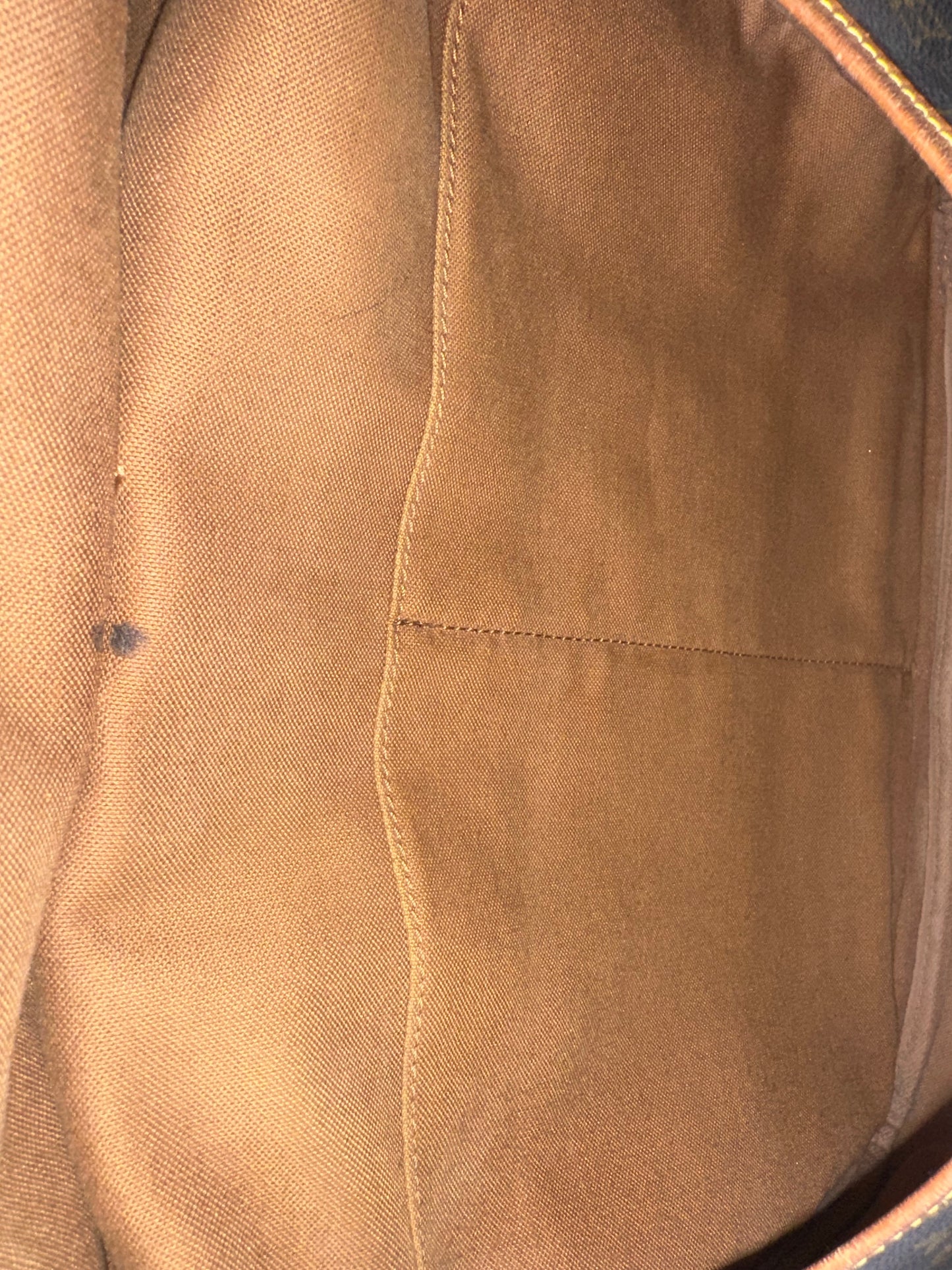 Louis Vuitton Saumur 35