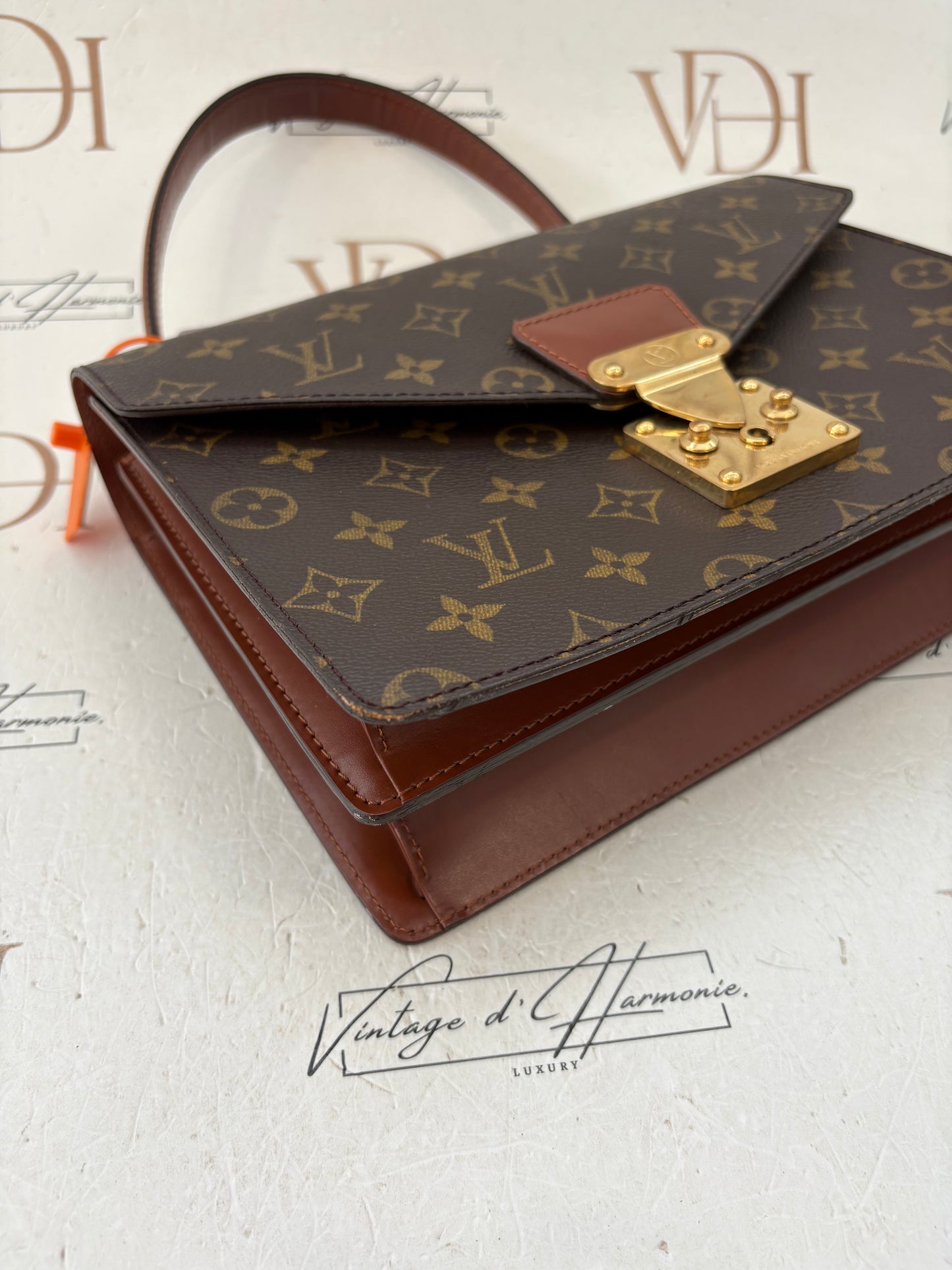 018366 - Louis Vuitton Concorde