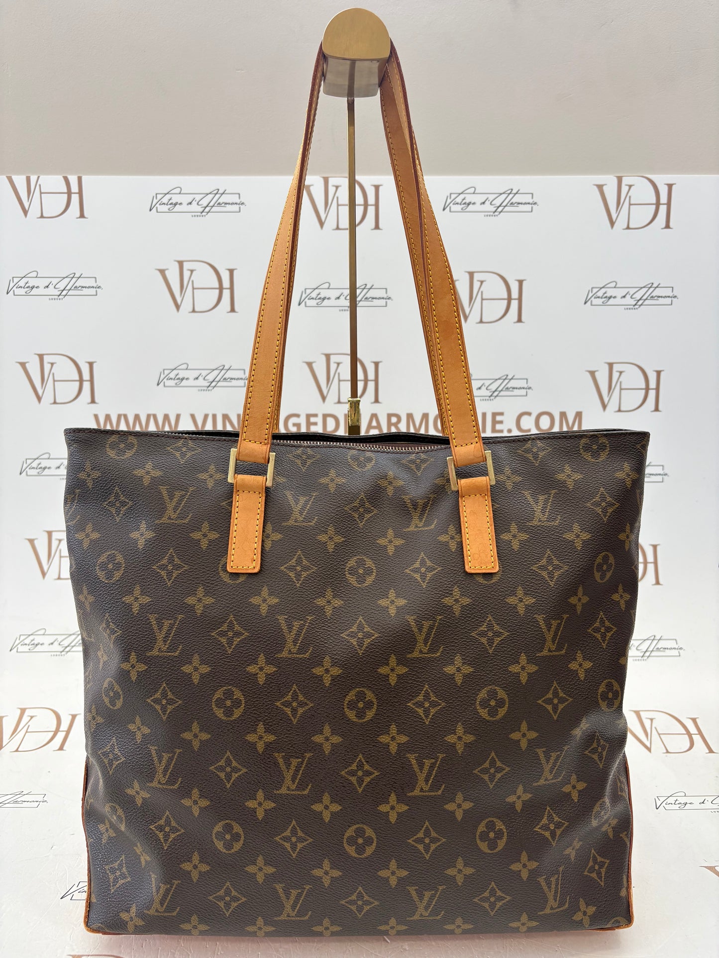 018104 - Louis Vuitton Cabas Mezzo