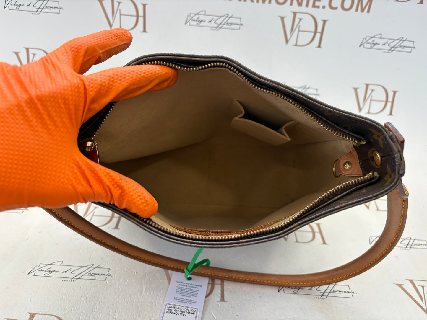 017150 - Louis Vuitton Looping GM