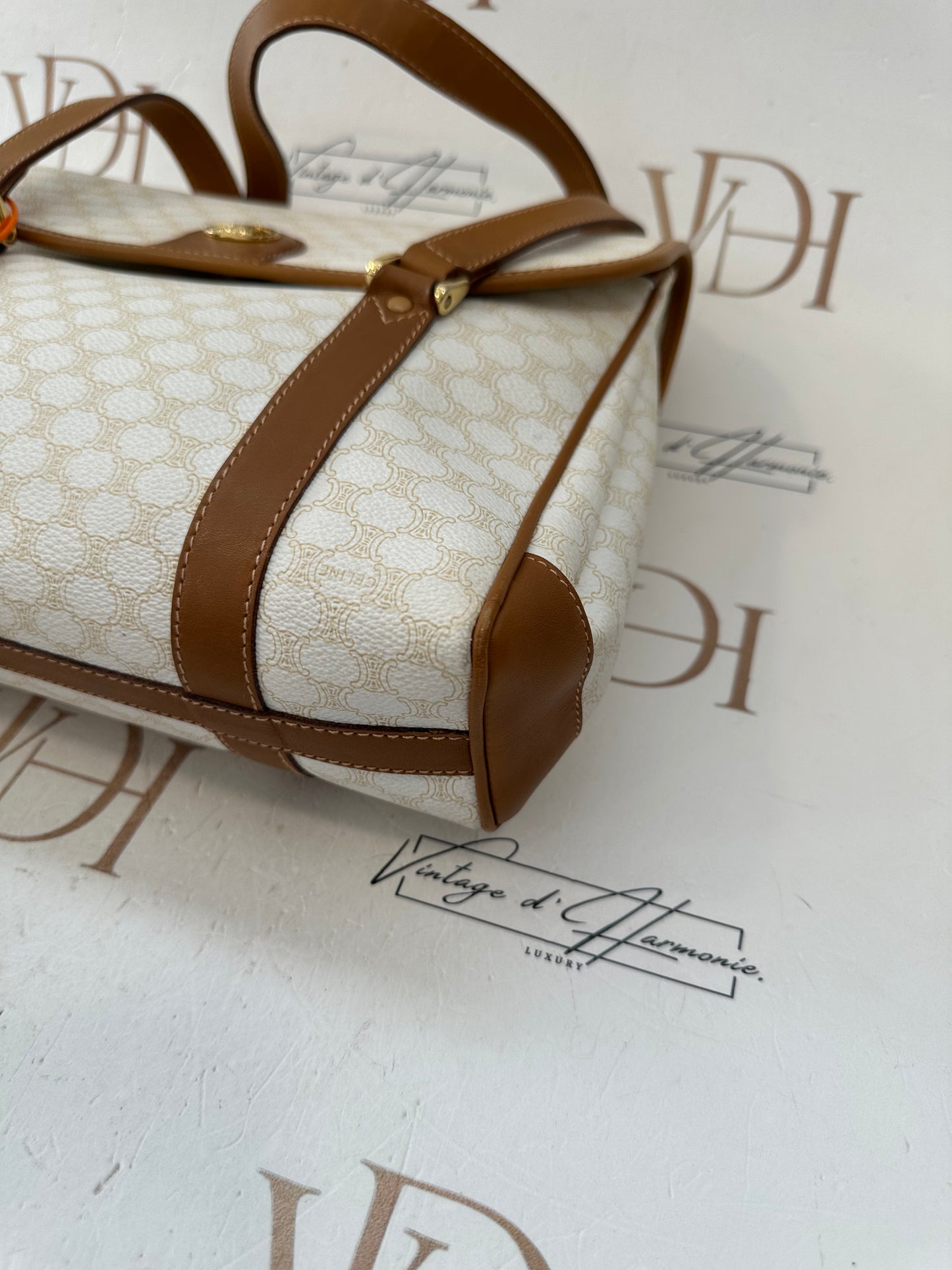 018081 - Céline White PVC