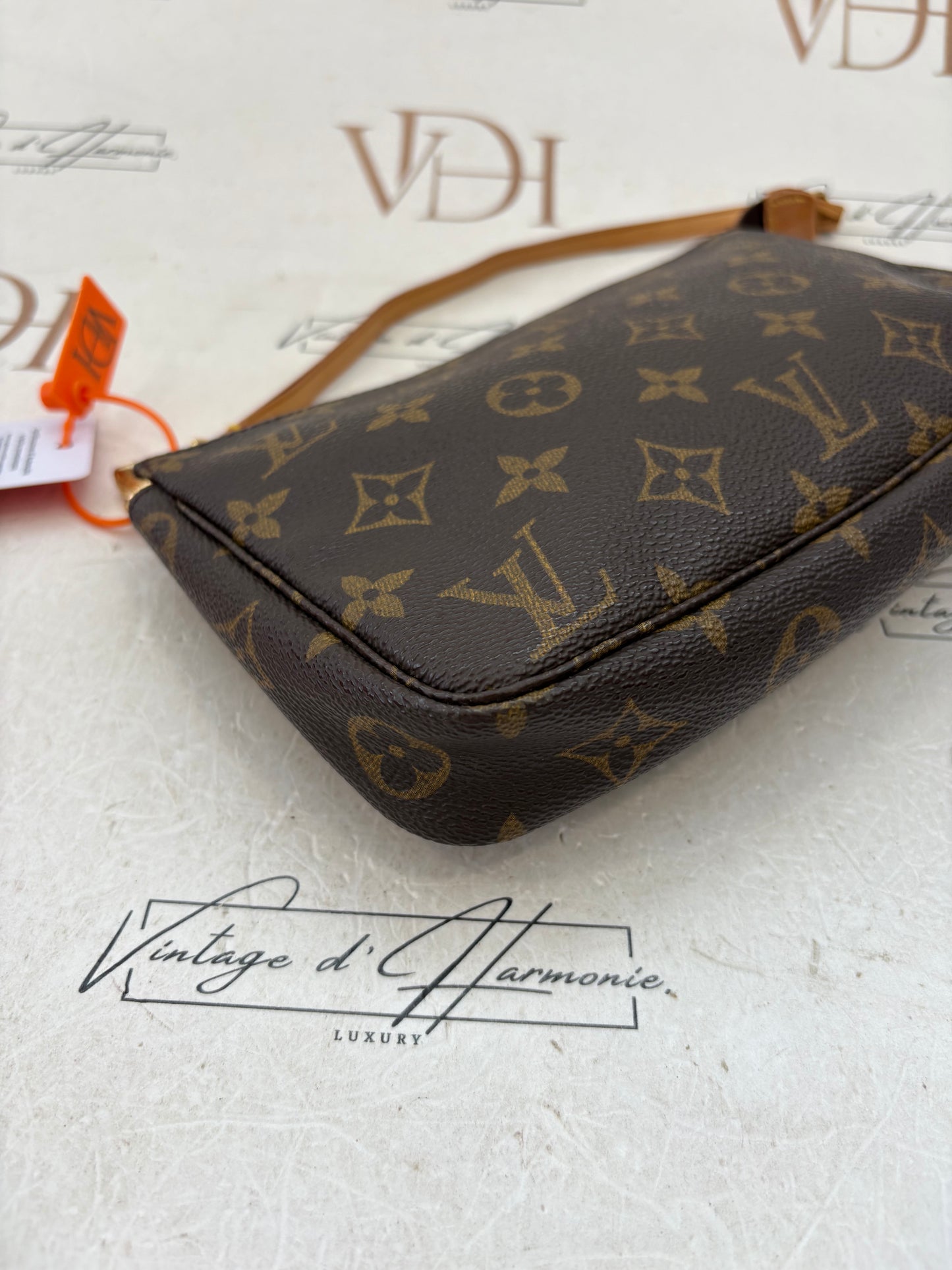 018355 - Louis Vuitton Pochette Accessoires