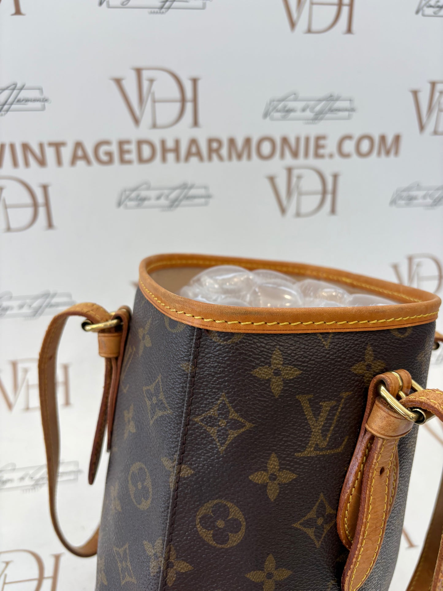 018189 - Louis Vuitton Bucket PM