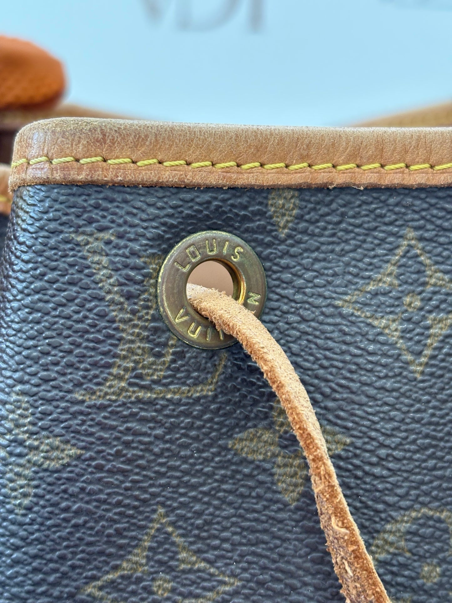 018879 - Louis Vuitton Montsouris MM