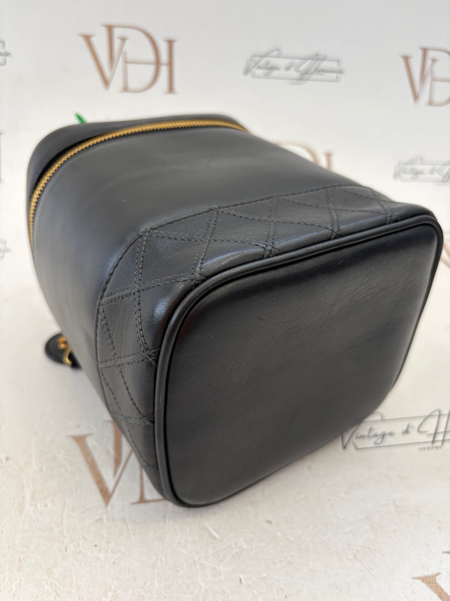 017089 - Chanel Black Lambskin Vanity