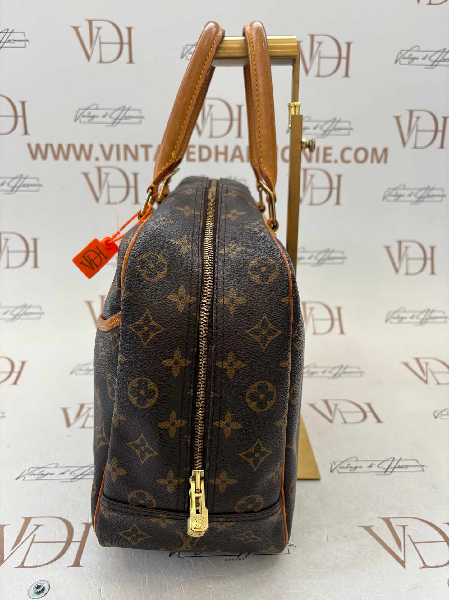 018941 - Louis Vuitton Deauville