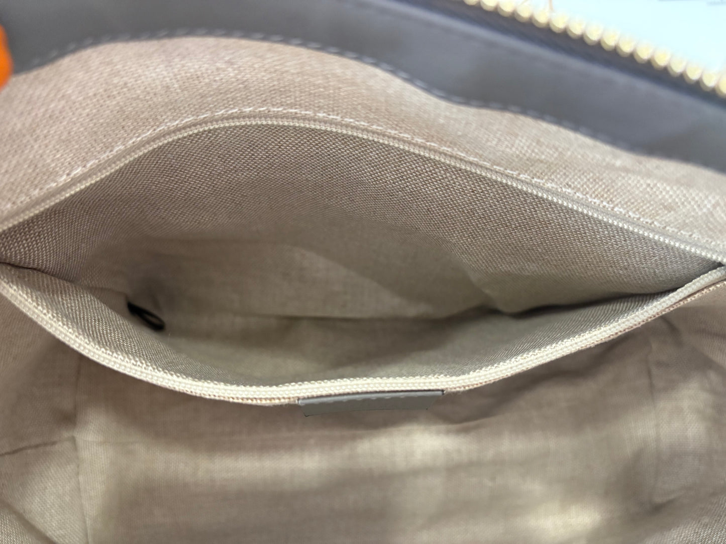 383685 - Gucci Grey