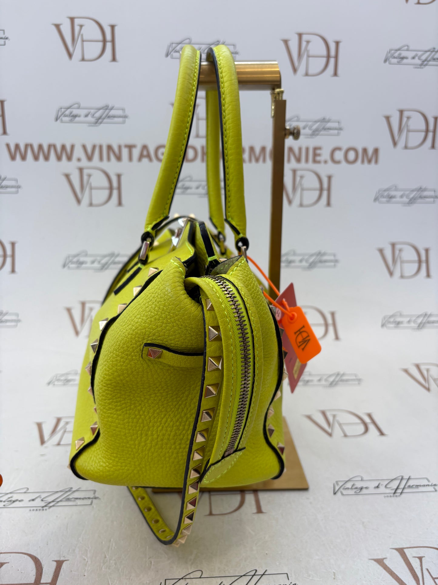 201119 - Valentino Rockstud