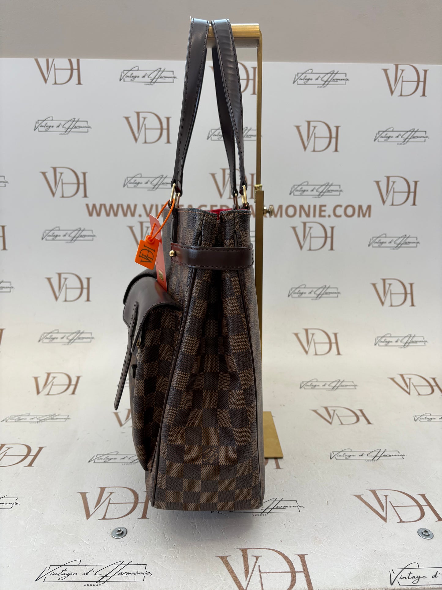 018260 - Louis Vuitton Uzes
