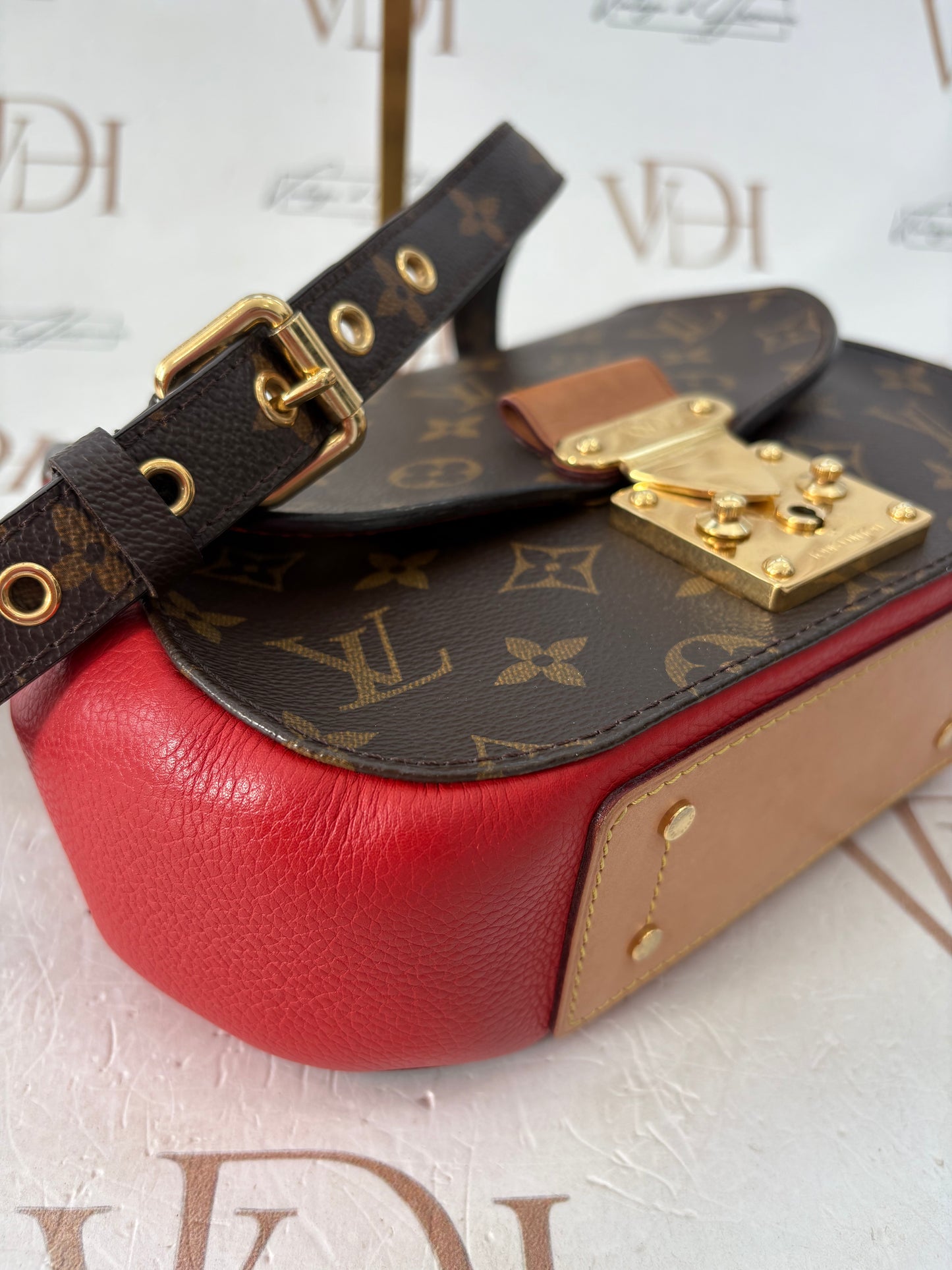 384087 - Louis Vuitton Eden