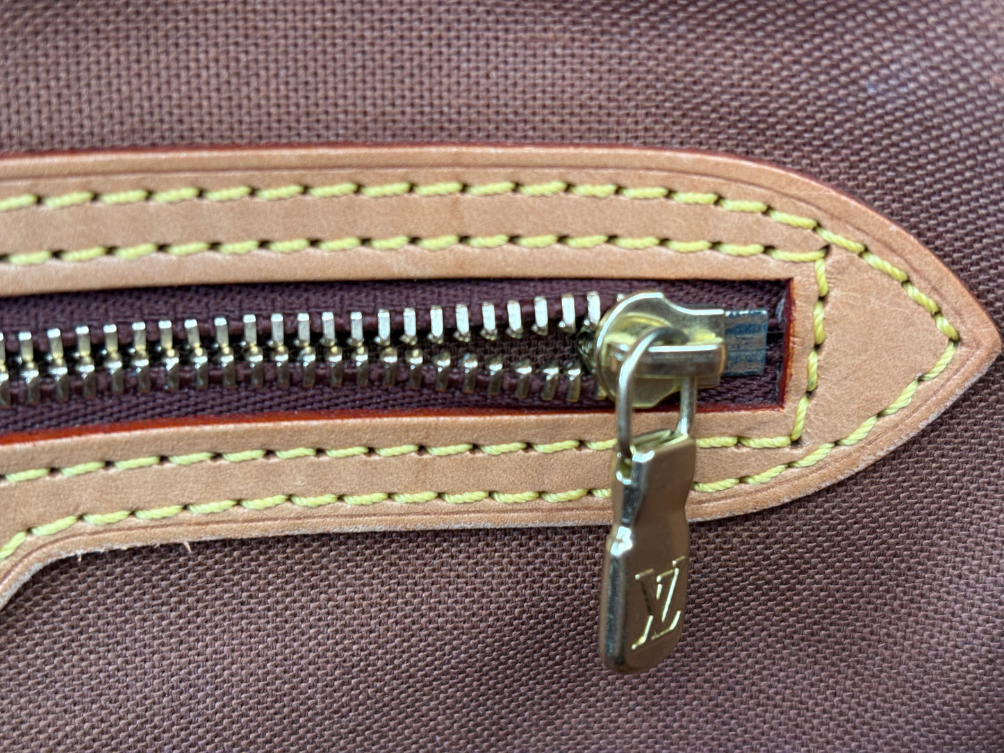 018600 - Louis Vuitton Sologne