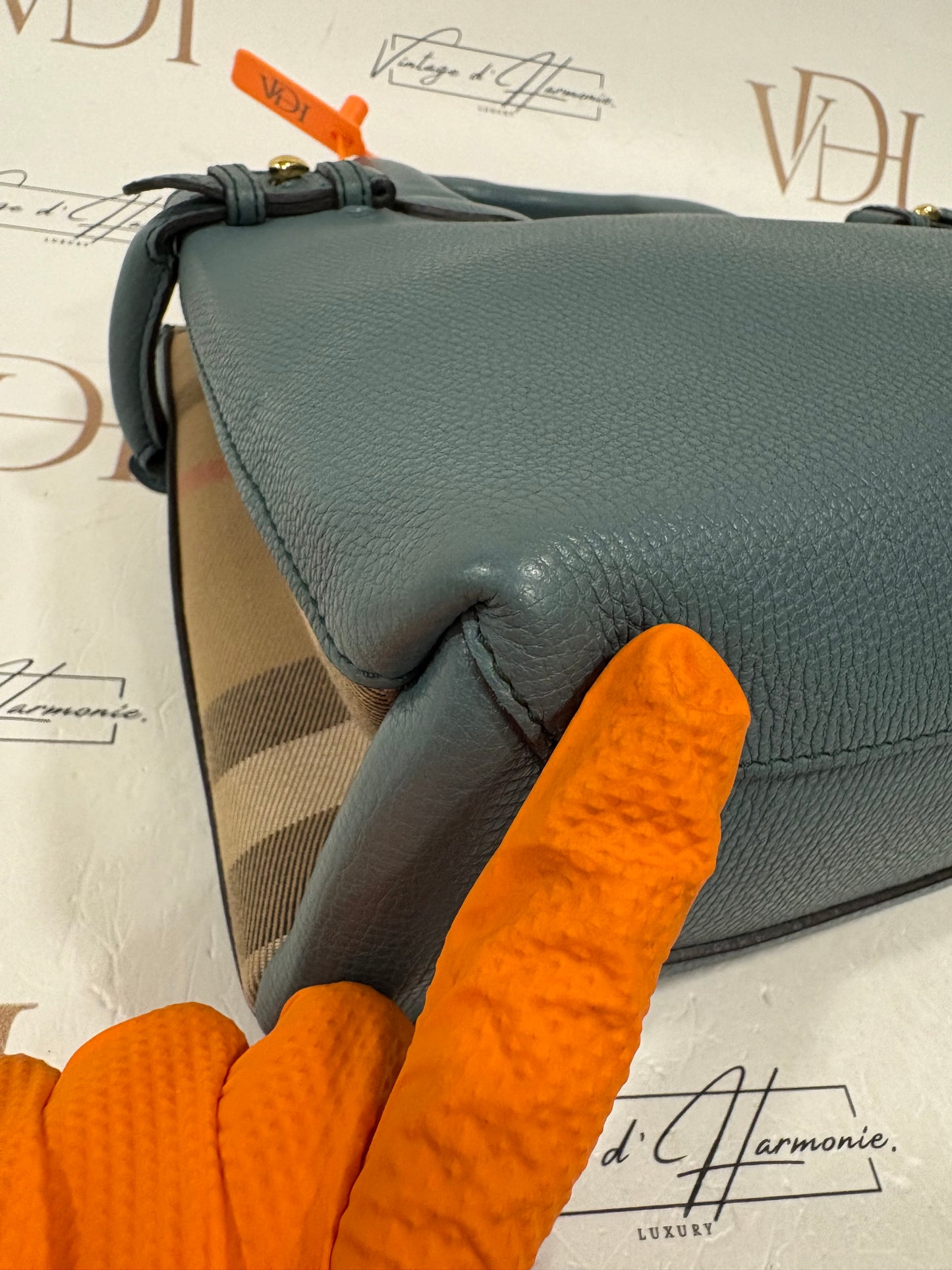 383289 - Burberry The Banner