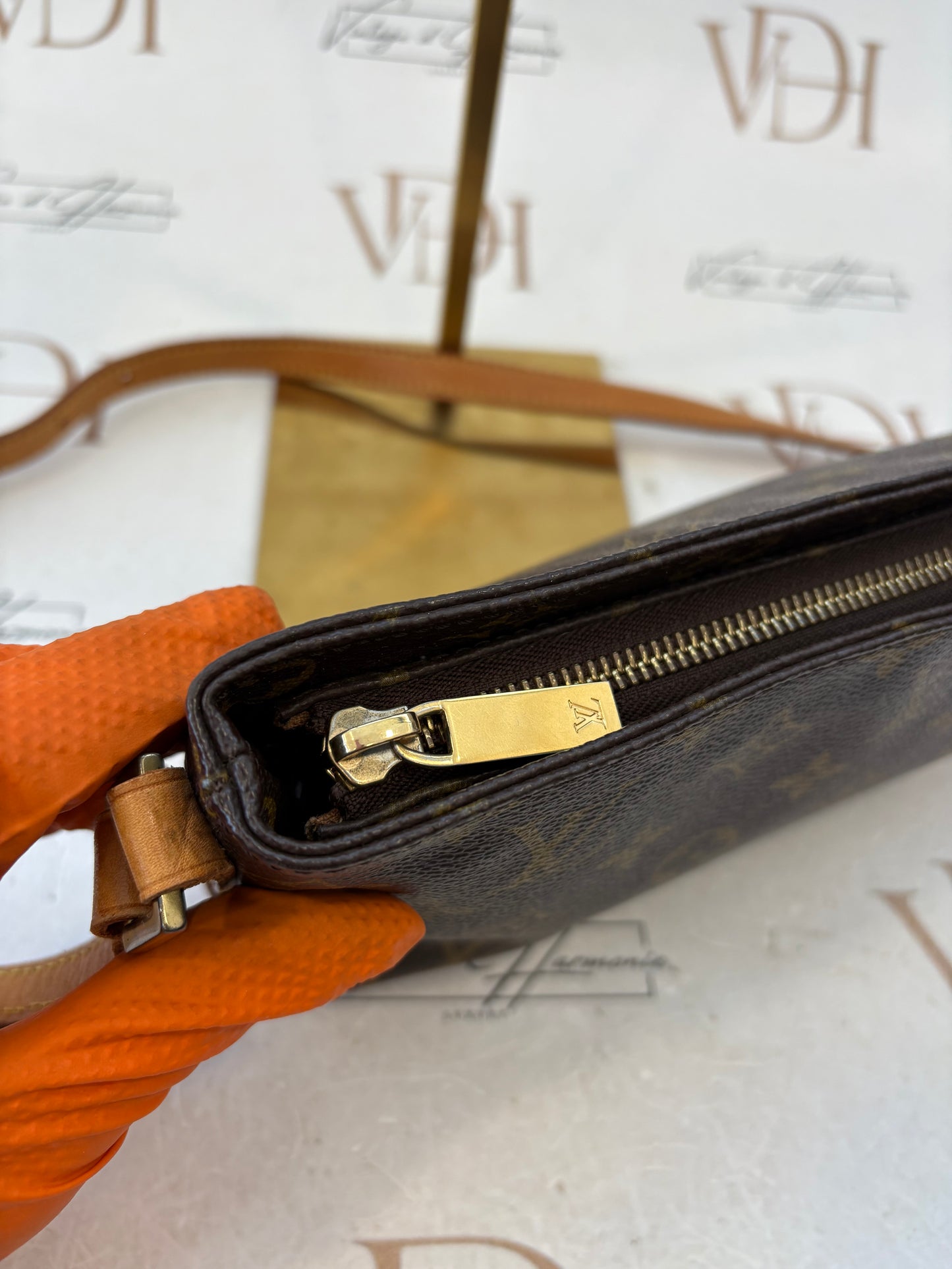 018323 - Louis Vuitton Trotteur