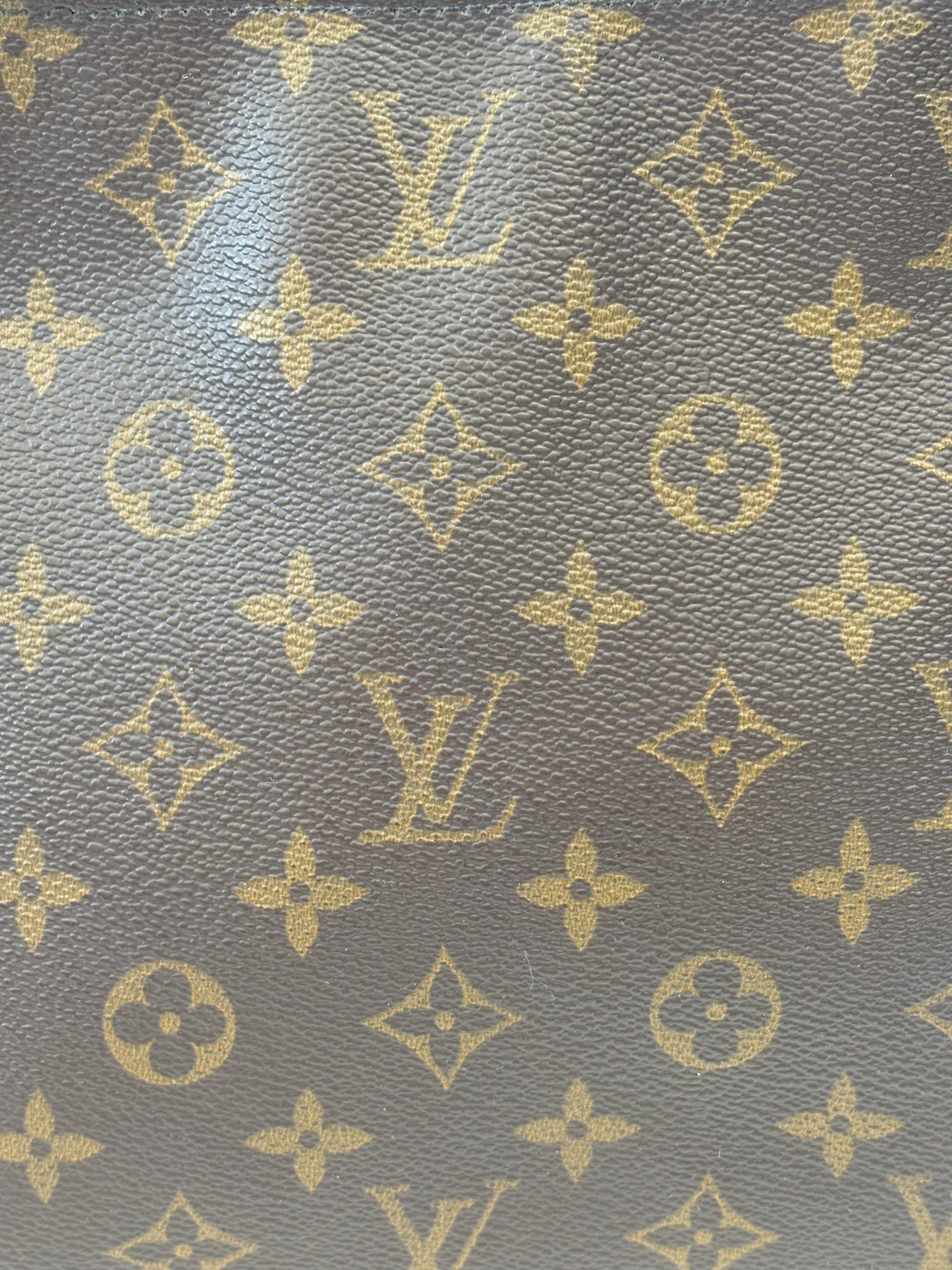 018130 - Louis Vuitton Looping MM