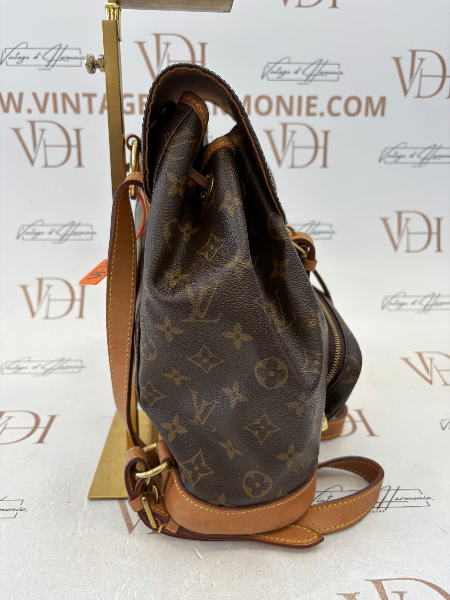 018897 - Louis Vuitton Montsouris MM
