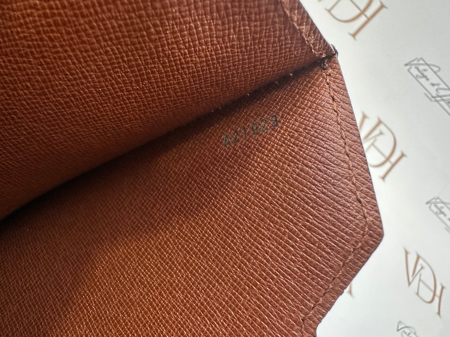 017854 - Louis Vuitton Concorde