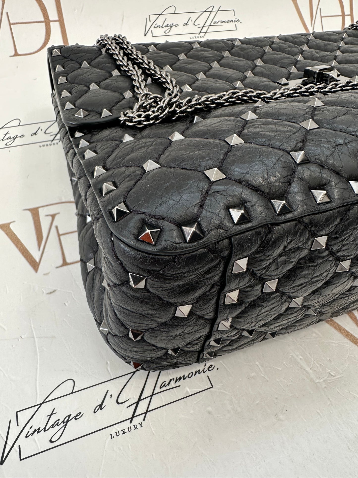 382938 - Valentino Spike