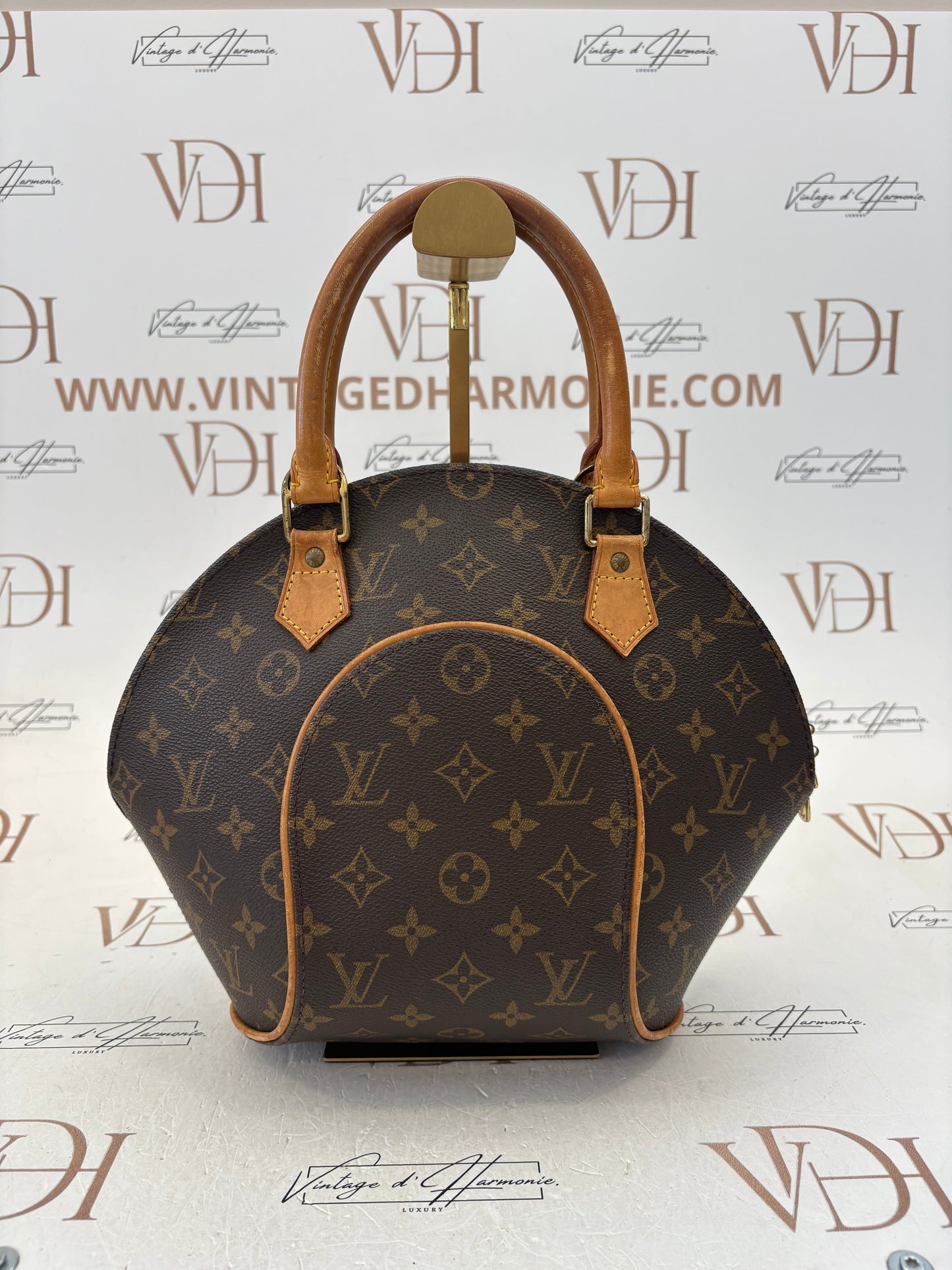018054 - Louis Vuitton Ellipse