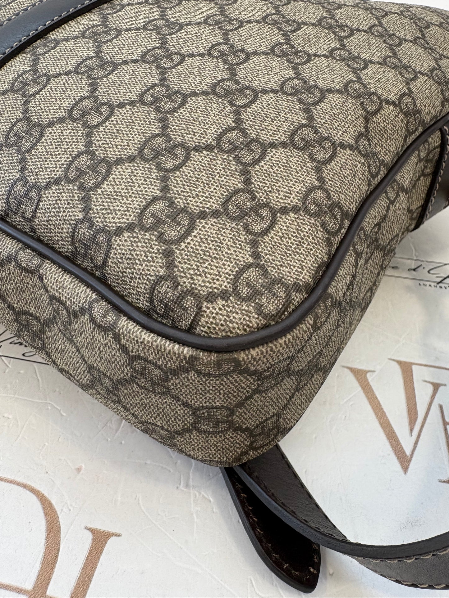 383128 - Gucci Messenger