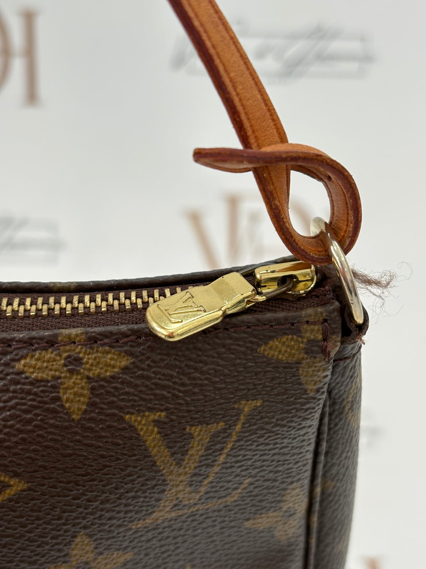 018106 - Louis Vuitton Pochette Accessoires