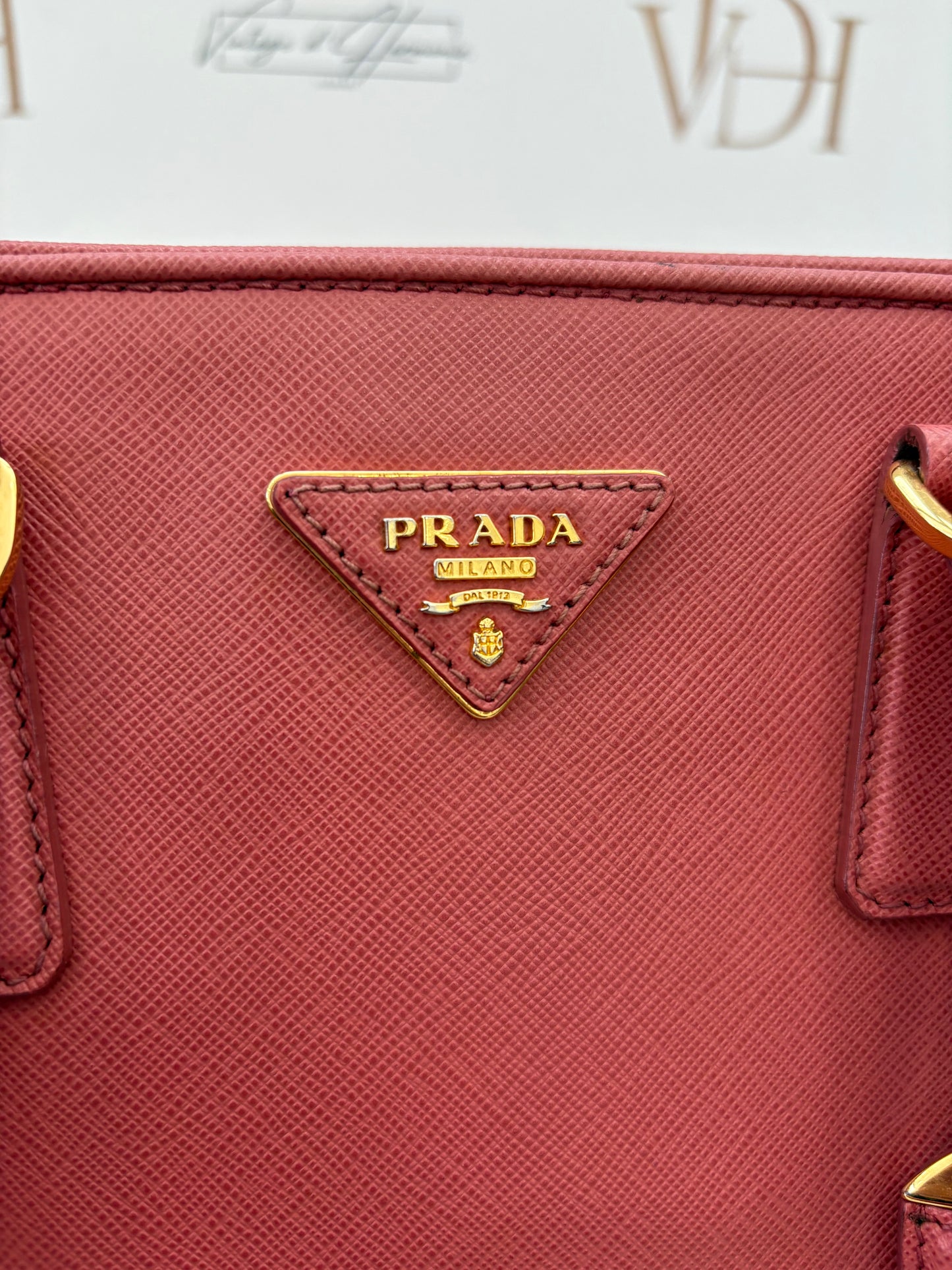 383671 - Prada Promenade
