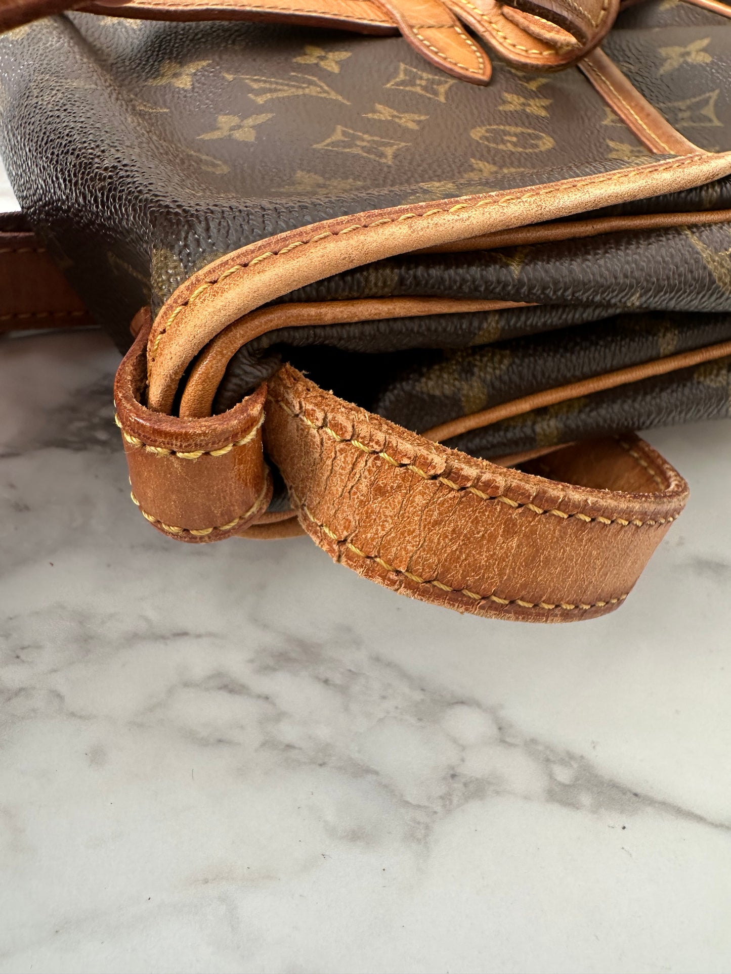 Louis Vuitton Saumur 30