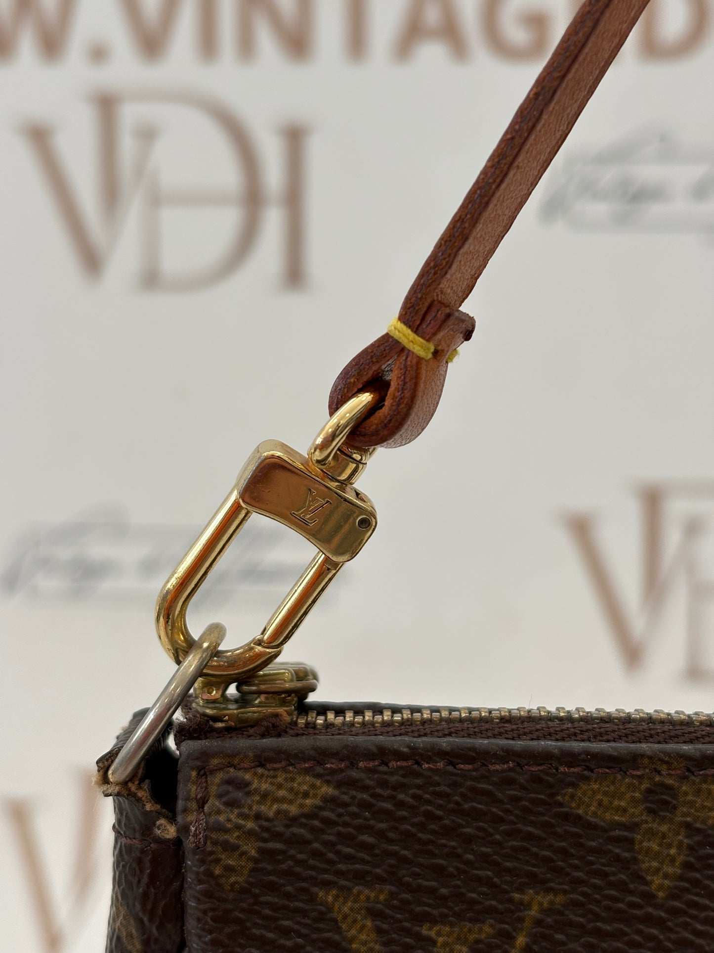 018261 - Louis Vuitton Pochette Accessoires