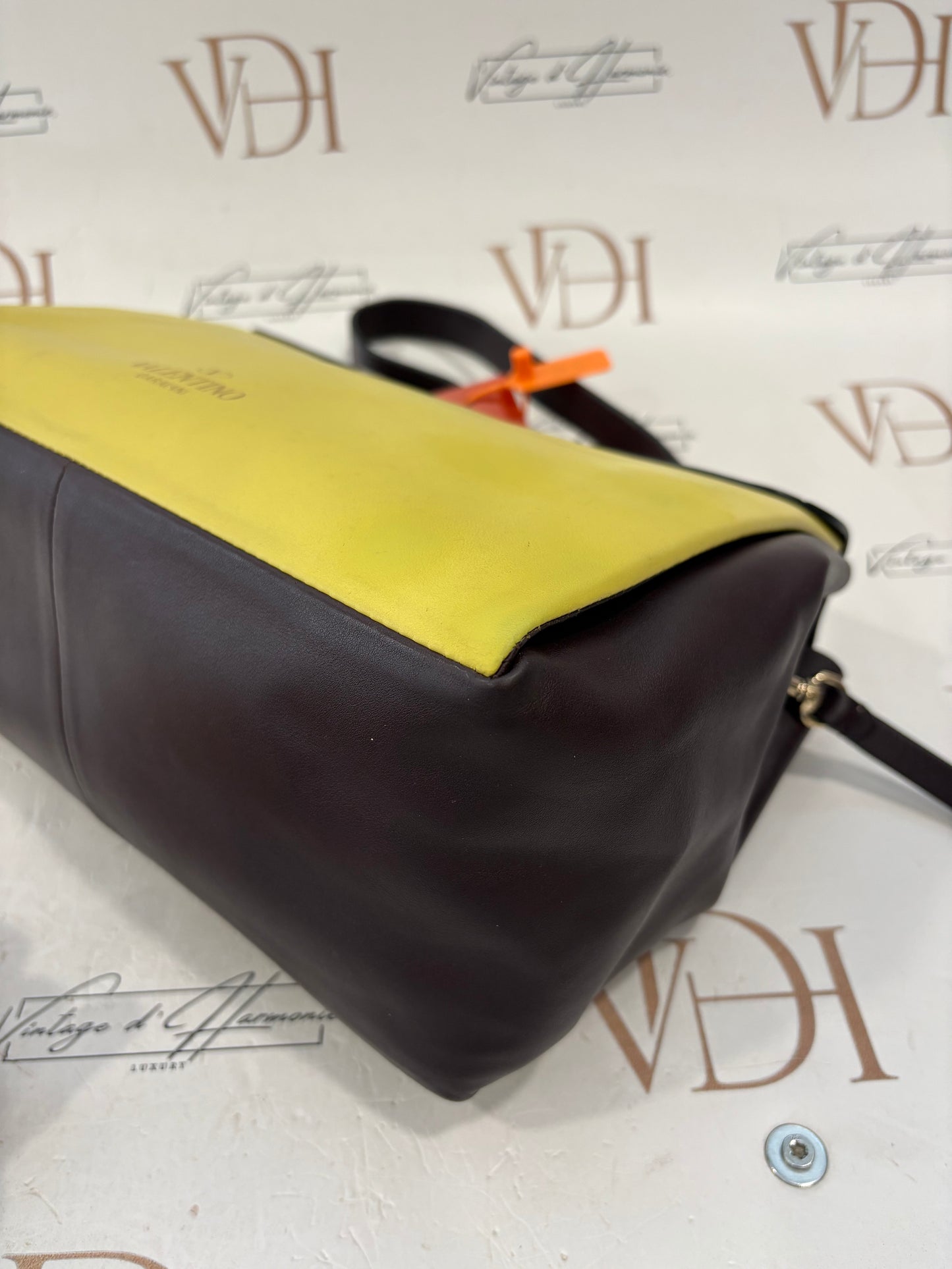 384237 - Valentino Mime