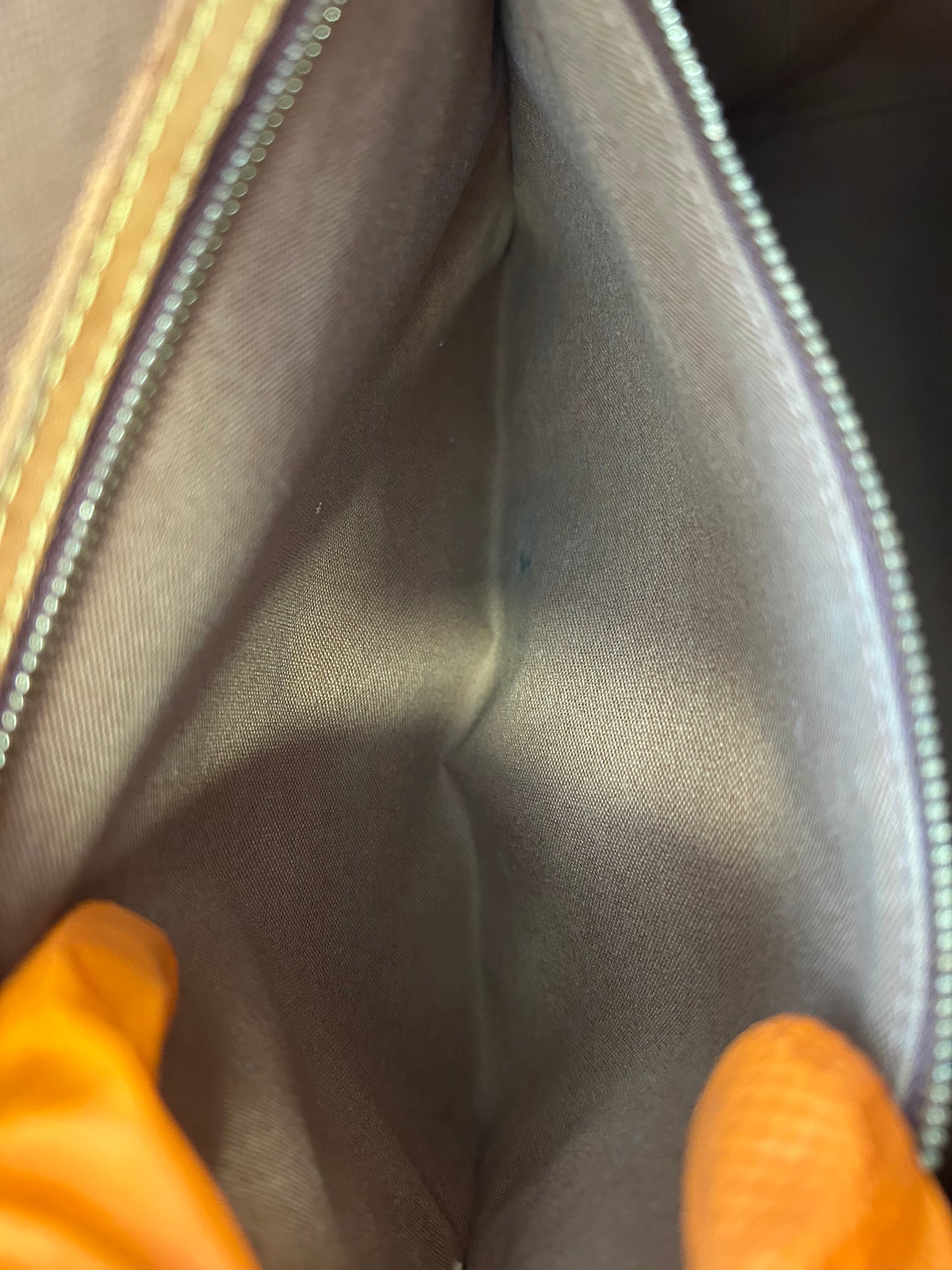 018211 - Louis Vuitton Cabas Mezzo