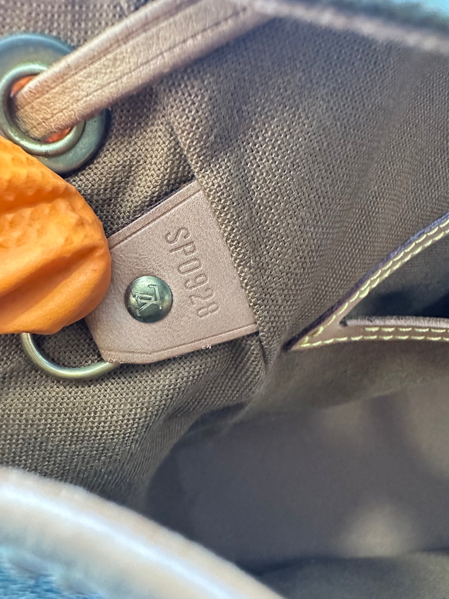 017837 - Louis Vuitton Montsouris MM