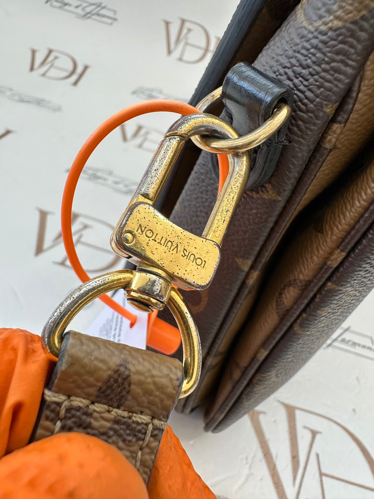 102326 - Louis Vuitton Metis Reverse