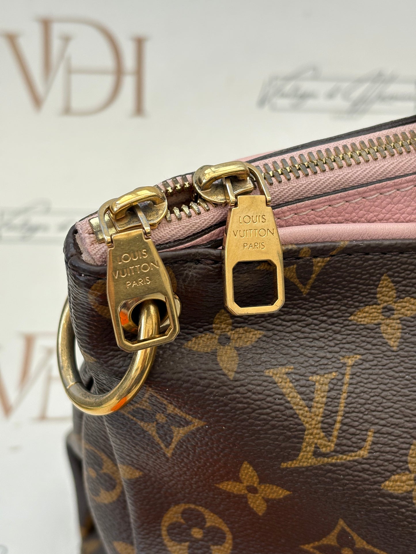 383395 - Louis Vuitton Pallas
