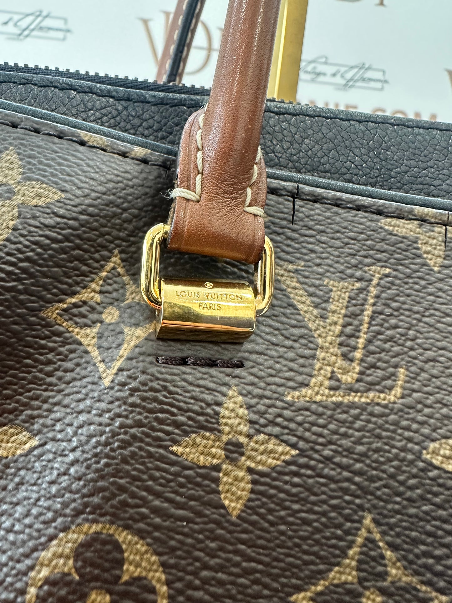 017896 - Louis Vuitton Pallas