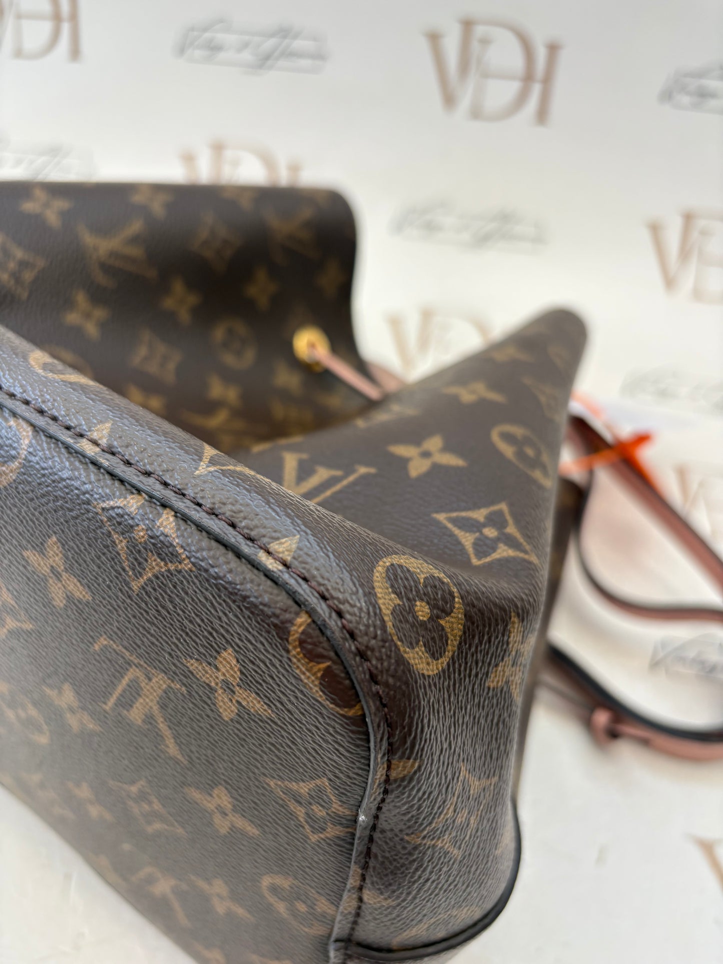 384130 - Louis Vuitton Neo Noe
