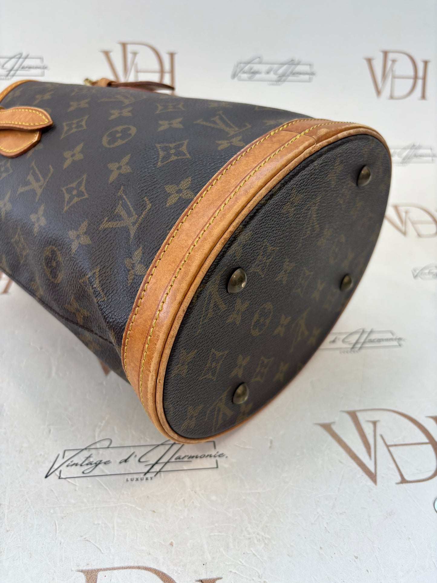 018189 - Louis Vuitton Bucket PM