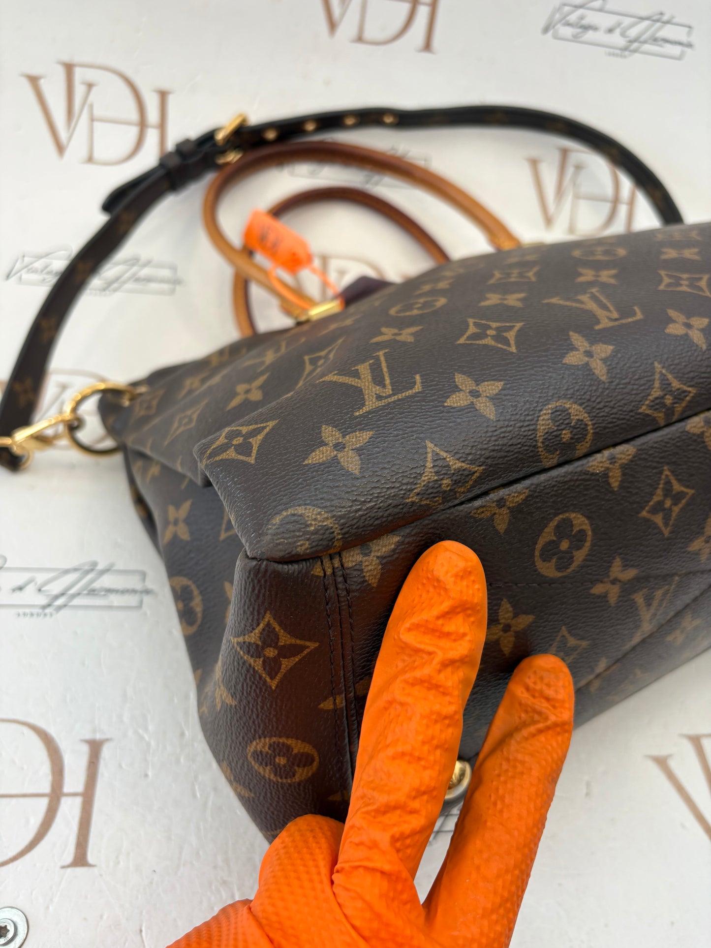 201587 - Louis Vuitton Pallas