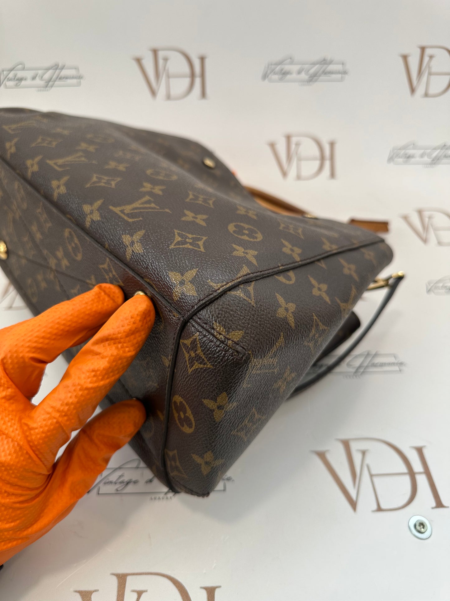 200837 - Louis Vuitton Montaigne