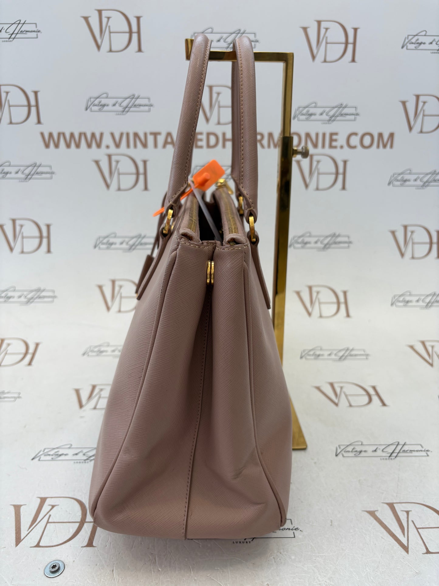 201017 - Prada Galleria