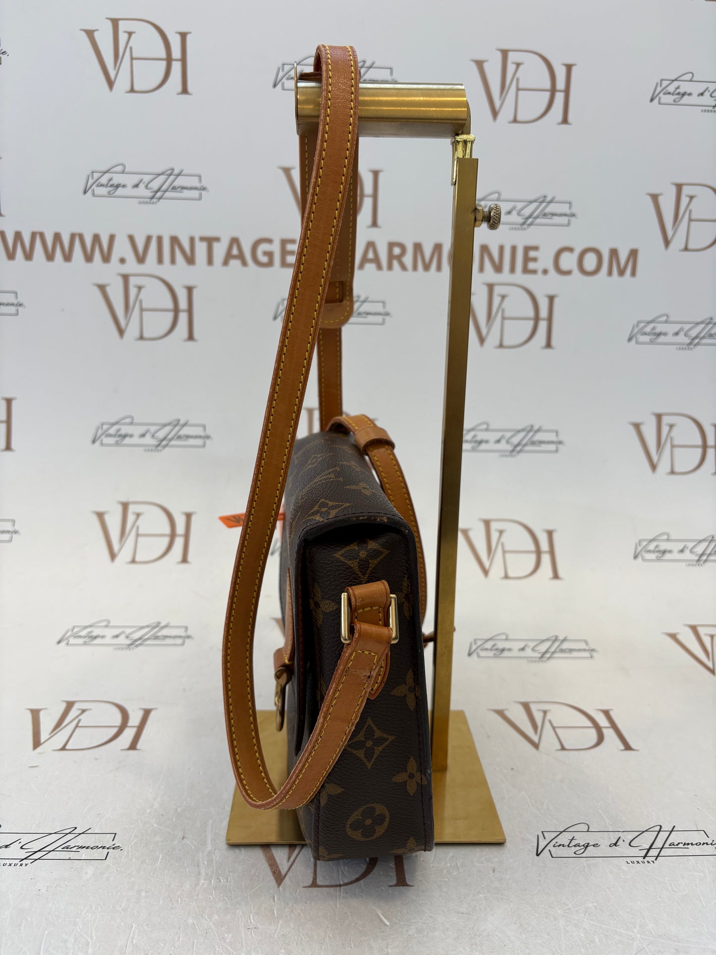 018944 - Louis Vuitton Saint Cloud MM