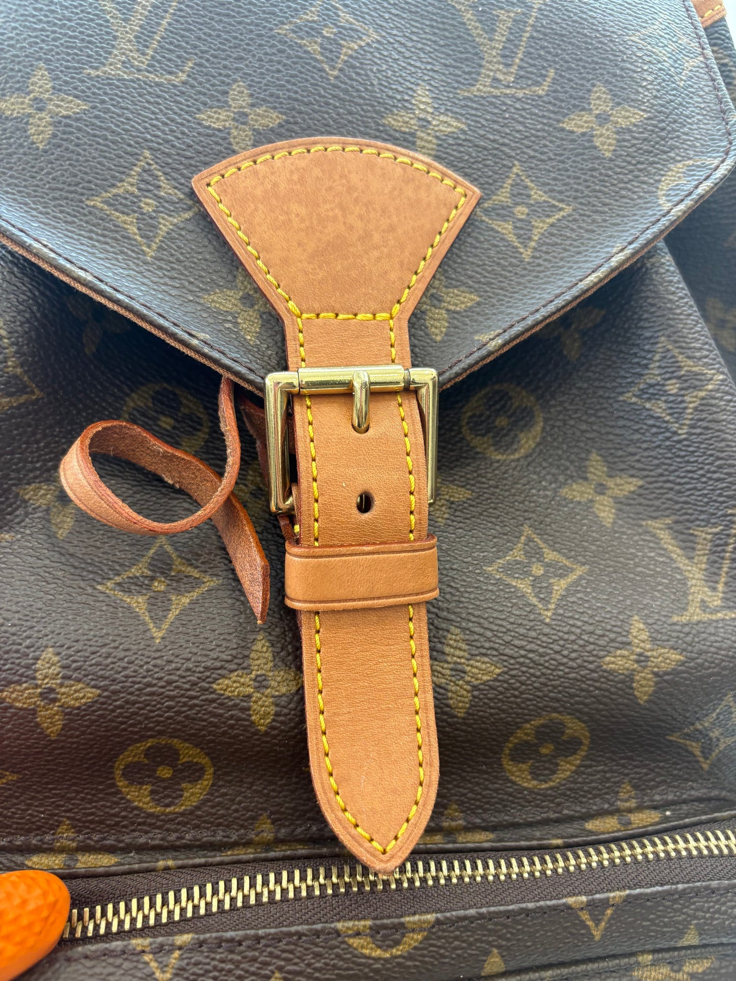 018911 - Louis Vuitton Montsouris GM