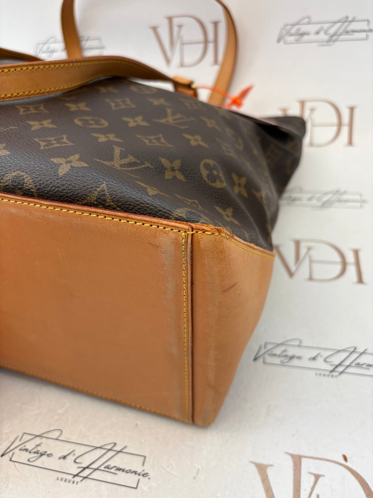 018104 - Louis Vuitton Cabas Mezzo