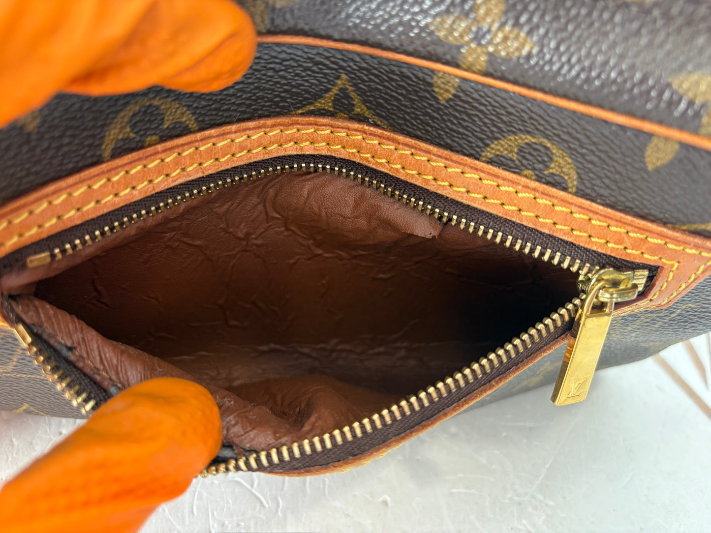 018526 - Louis Vuitton Pochette Cite