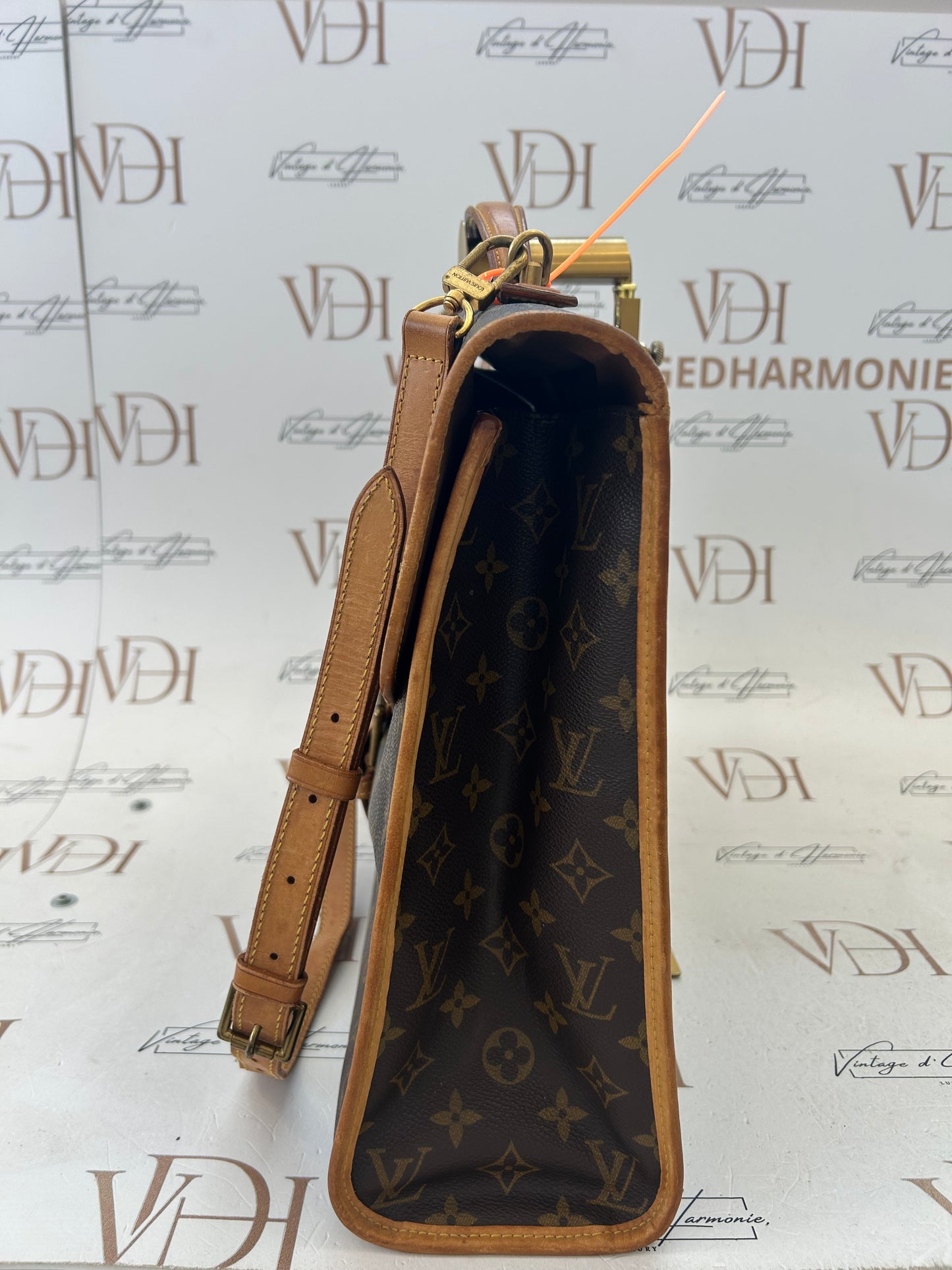 018325 - Louis Vuitton Beverly