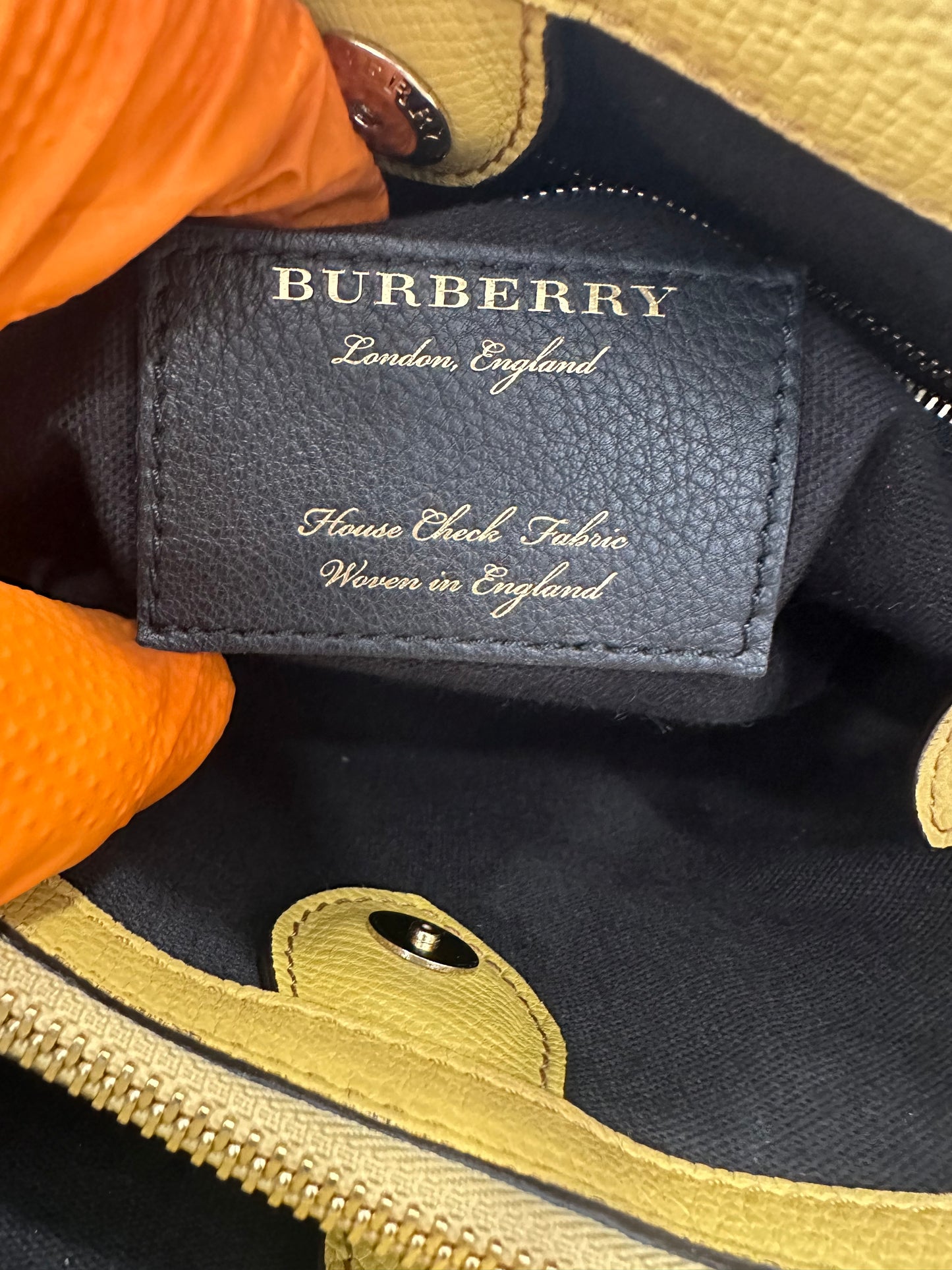 382633 - Burberry The Banner