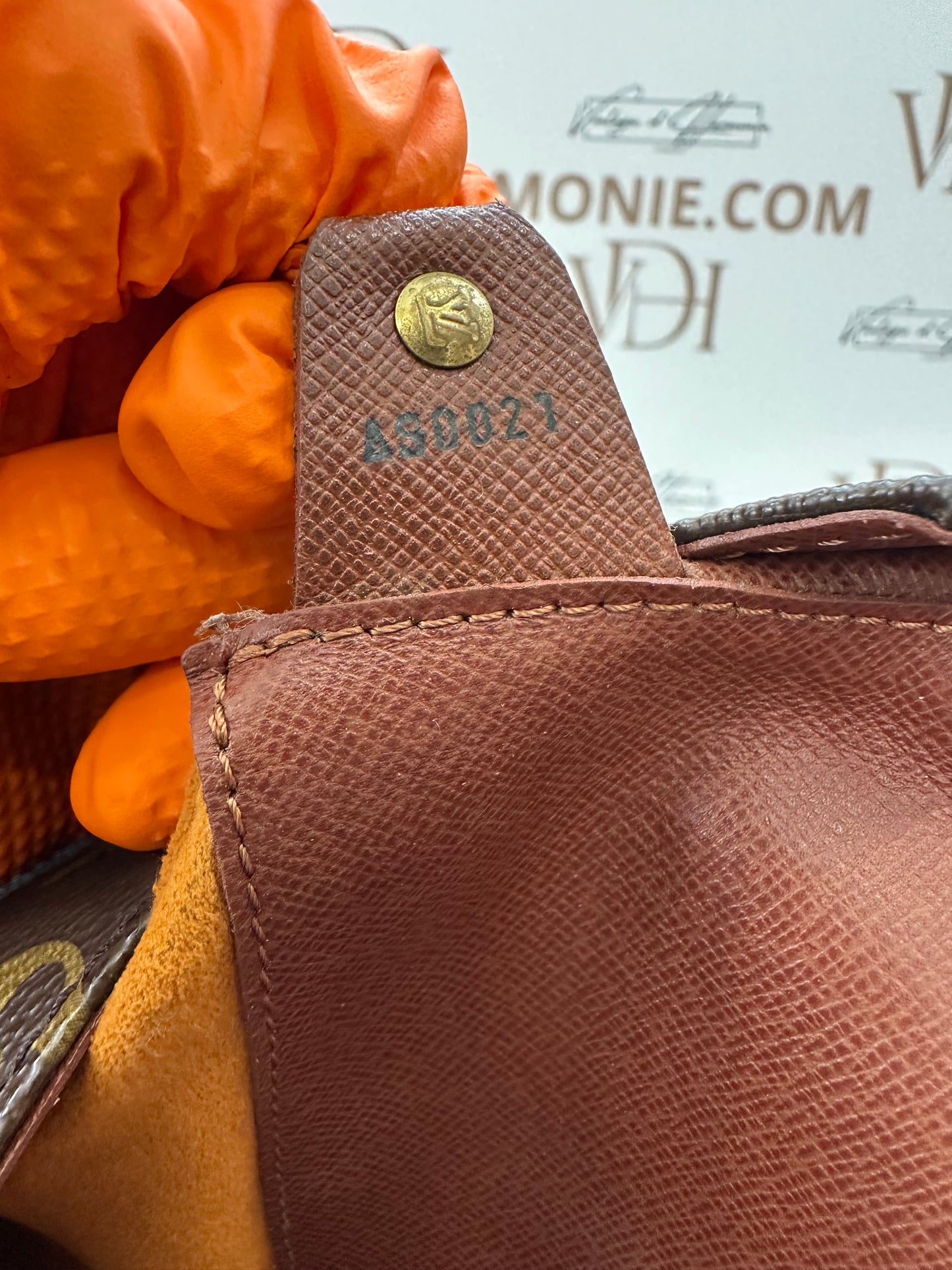 017918 - Louis Vuitton Musette