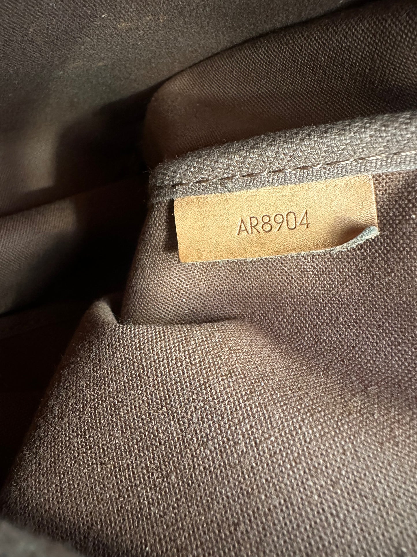 Louis Vuitton Saumur 43