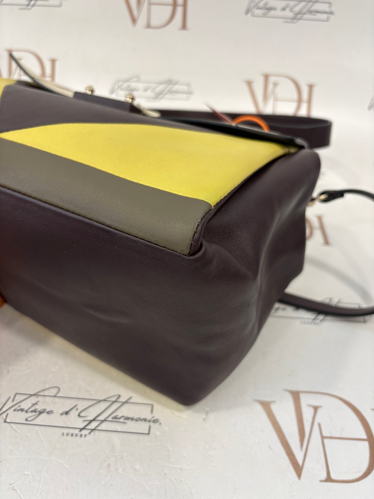 384237 - Valentino Mime